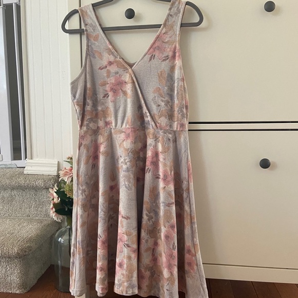 Hem and Thread floral dress - Picture 2 of 5